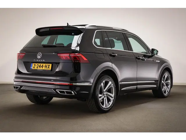 Volkswagen Tiguan 1.5 TSI R-Line Business | WINTER / TRAILER- PACK | PANORAMADAK | IQ LIGHT | DAB |...