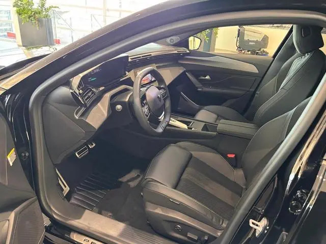 Peugeot e-308