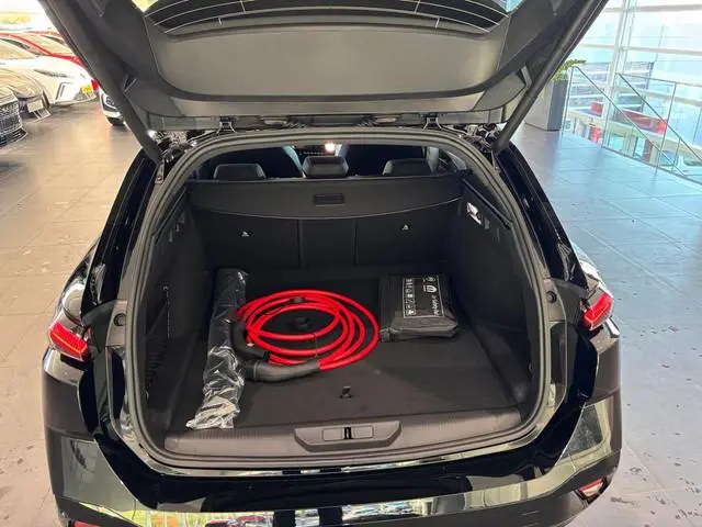 Peugeot e-308