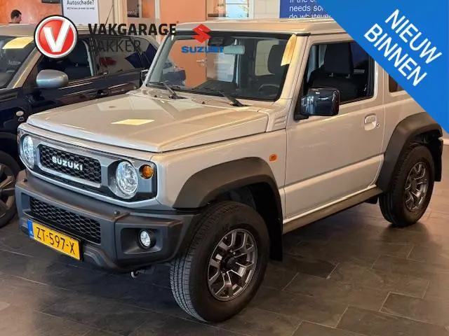 Suzuki Jimny 1.5 Stijl | Nieuwstaat!! | Nederlands en dealer onderhouden | Trekhaak afneembaar |