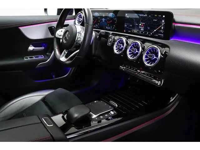 Mercedes-Benz CLA-klasse 180 Business Solution AMG | PANORAMADAK | MATRIX LED | DAB | SFEERVERLICHTI...