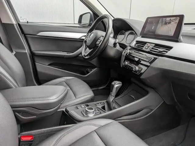 BMW X1 xDrive25e High Executive Edition | HUD | Leer | LED | Keyless | 1e Eig