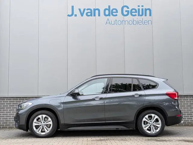 BMW X1 xDrive25e High Executive Edition | HUD | Leer | LED | Keyless | 1e Eig