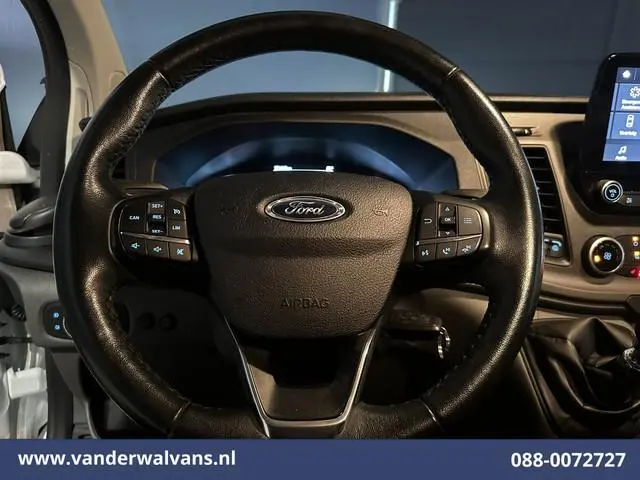 Ford Transit Custom 2.0 TDCI 130pk L2H1 Euro6 Airco | Camera | Apple Carplay | LED | 2800kg Trekhaak...