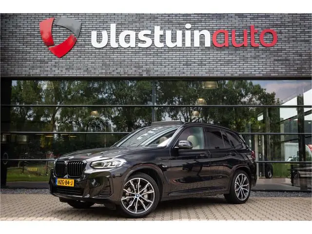 BMW X3 xDrive30e High Executive M-Sport , Panoramadak, Trekhaak, 360°camera,