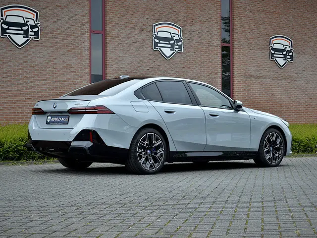 BMW i5 eDrive40 M Sport Pro Innovation | Zeer compleet