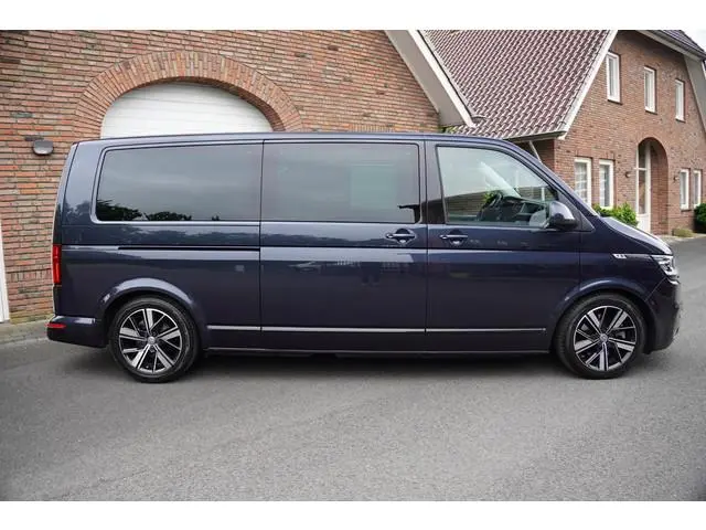 Volkswagen Transporter 4-MOTION DSG Caravelle Highline DC L2H1