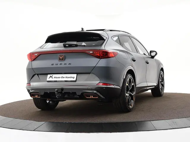 CUPRA Formentor 1.4 245pk DSG e-Hybrid VZ Performance · Panoramadak · 360 Camera · Wegklapbare Trekh...
