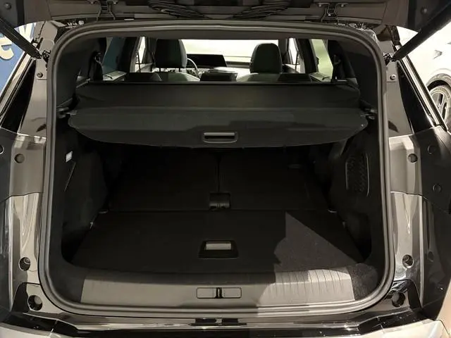 Peugeot e-5008