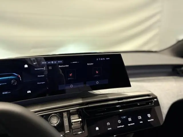 Peugeot e-5008