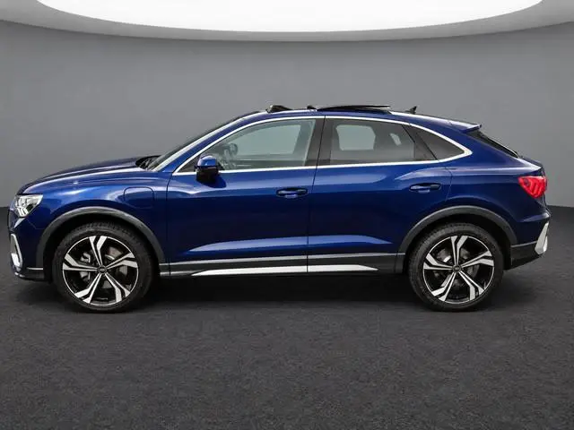 Audi Q3 Sportback 45TFSIe 245PK S edition · Panoramadak · Trekhaak · Camera + Parkeersensoren · Appl...