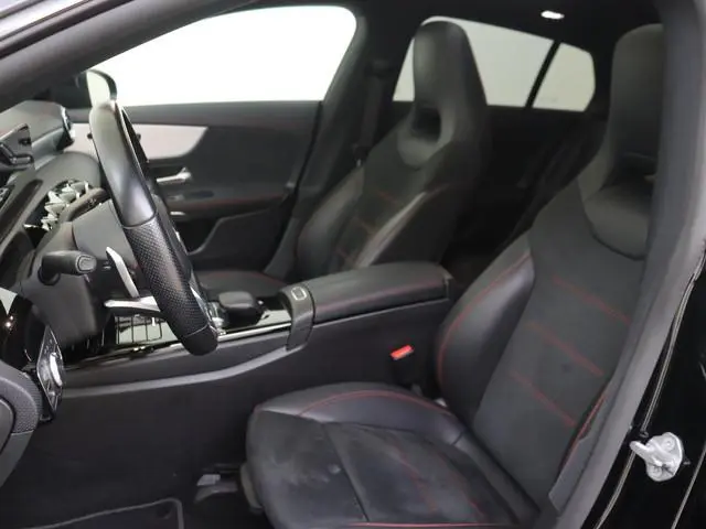 Mercedes-Benz CLA-klasse Shooting Brake 200 Business Solution AMG /Panoramadak /Memory /19 Inch
