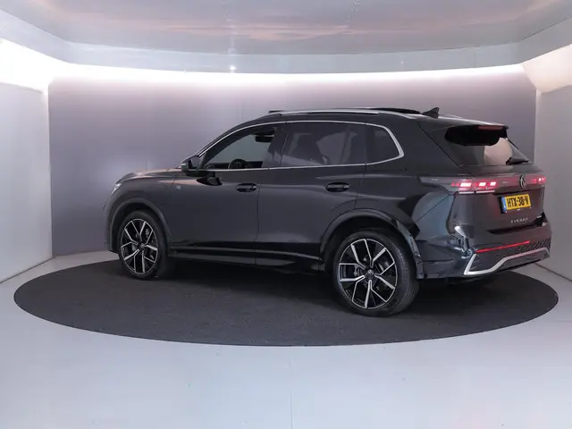 Volkswagen Tiguan 1.5 eHybrid R-Line Edition 272 pk Automaat (DSG) | Verlengde garantie | Navigatie...