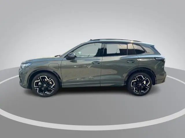 Volkswagen Tiguan 1.5 eHybrid 272pk DSG R-Line Edition · Panoramadak · Inklap. Trekhaak · Harman Kar...