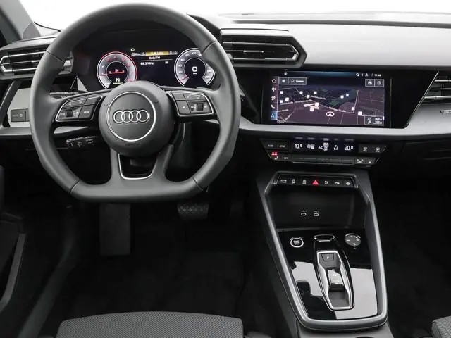 Audi A3 Limousine 30 TFSI Advanced edition 116 PK · Assis.pak Driving+Parking plus · Privacyglas · 3...