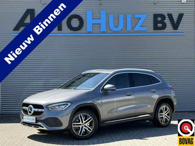 Mercedes-Benz GLA-klasse 250 e Progressive LED Wegklapbare trekhaak Stoelverwarming Achteruitrijcame...