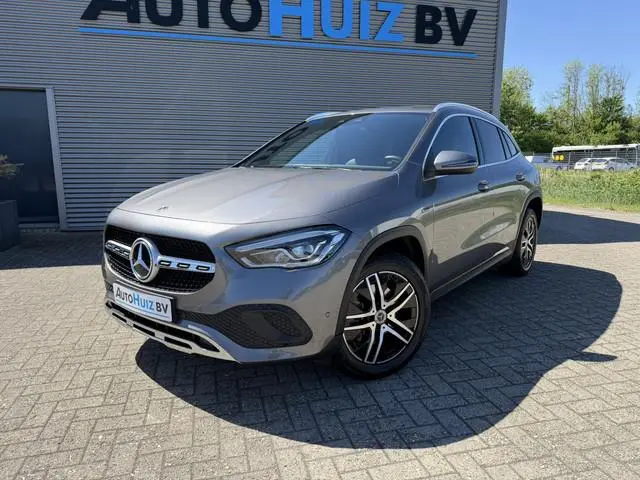 Mercedes-Benz GLA-klasse 250 e Progressive LED Wegklapbare trekhaak Stoelverwarming Achteruitrijcame...
