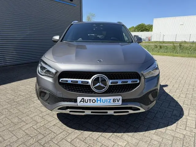 Mercedes-Benz GLA-klasse 250 e Progressive LED Wegklapbare trekhaak Stoelverwarming Achteruitrijcame...