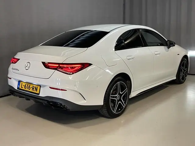 Mercedes-Benz CLA-klasse 250 e Advantage AMG Line 18"/Dodehoek/Trekhaak/Camera/Sfeerverlichting/Stoe...