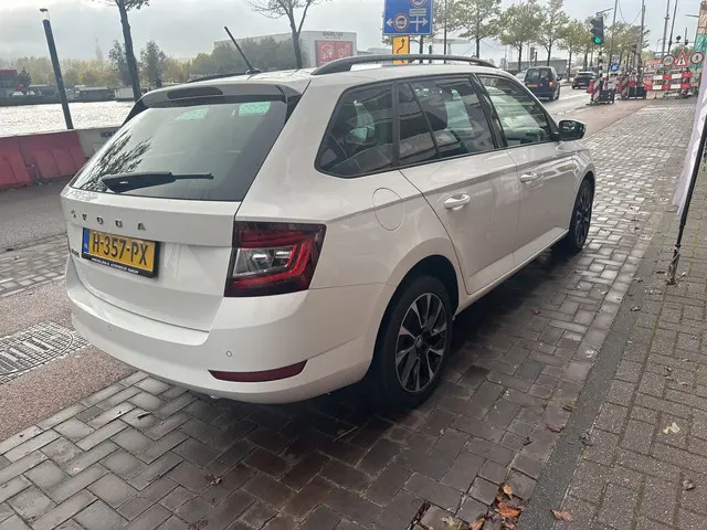 ŠKODA Fabia Combi 1.0 TSI Business Edition Airco/ECC Navi PDC BTW-auto!