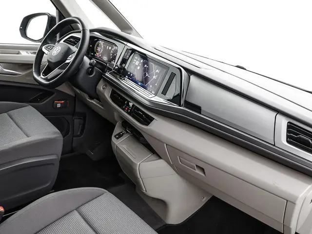 Volkswagen Multivan 1.5 eHybrid 245pk DSG L1 Economy 4Motion · Camera · Apple/Android Car Play · 7 P...