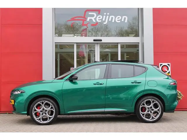 Alfa Romeo Tonale 1.3T PHEV 280PK TRIBUTO ITALIANO | PANORAMISCH SCHUIF / KANTELDAK | ZWART DAK | ZW...