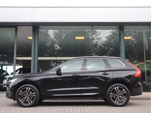 Volvo XC60 2.0 B5 250 PK Momentum Exclusive Leder / Panoramadak / HarmanKardon / Blis / HeadUp Bom v...