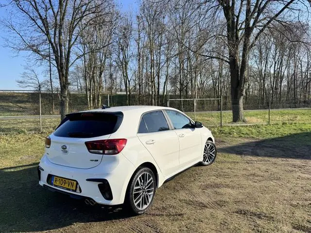 Kia Rio 1.0 TGDI GT-Line Automaat | STOEL-STUURVERWARMING | SPORTSTOELEN | NAVI | CRUISE | CLIMA |