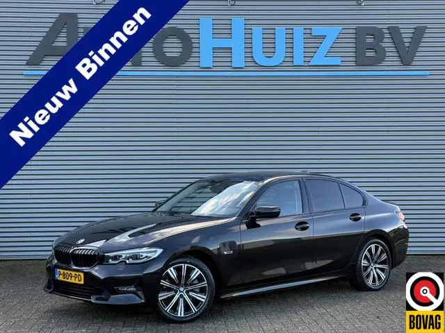 BMW 3-serie 320e Business Edition Plus Sport LineLederen Sportstoelen Carplay Achteruitrijcamera Liv...