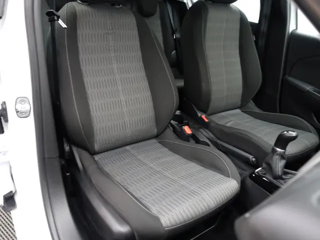 Opel Corsa 1.2 Sportline- Lane Assist, Clima, Night Package, Cruise, Privacy Glass