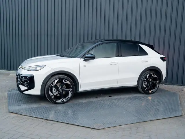 Volkswagen T-Roc 1.5 eTsi R-Line First Edition | Black Style | 360 Camera | Head Up | Elk. A-klep |...