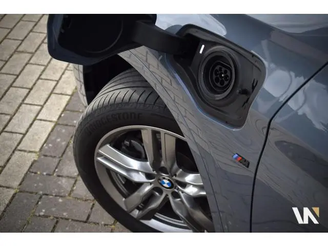 BMW X1 xDrive25e M-Sport | Facelift | Panoramadak | Trekhaak  | Adaptive Cruise | HUD | Lederen Spor...
