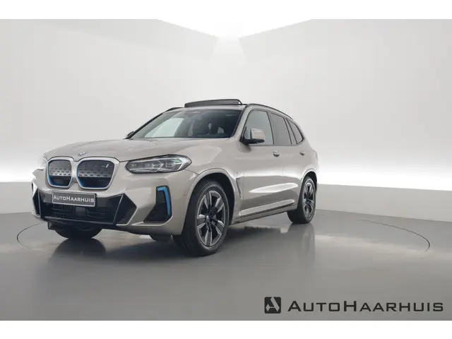 BMW iX3 M Sport 80 kWh | Rijklaar! | Pano | Adapt. Cruise | Camera | Keyless | Leder | Stoelverw.