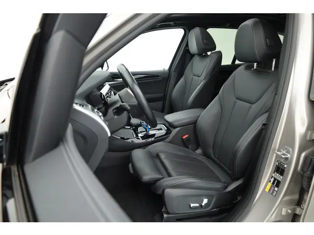 BMW iX3 M Sport 80 kWh | Rijklaar! | Pano | Adapt. Cruise | Camera | Keyless | Leder | Stoelverw.