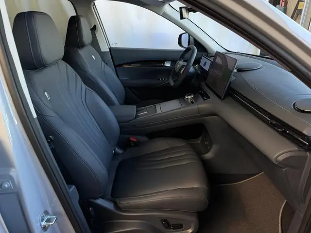 Geely E5