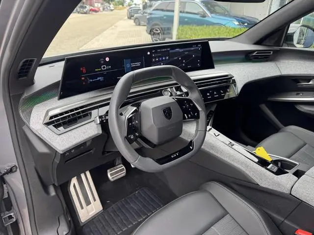Peugeot e-3008