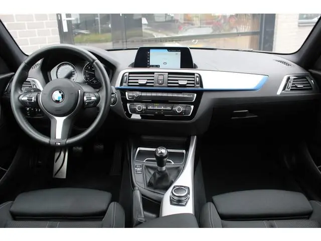 BMW 1-serie 118i Edition M Sport Shadow High Executive / Navigatie / LED