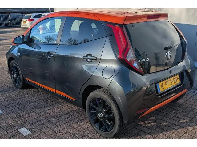 Toyota Aygo 1.0 VVT-i x-JBL Achteruitrijcamera, Navigatie met Apple Carplay & Android Auto, JBL prem...