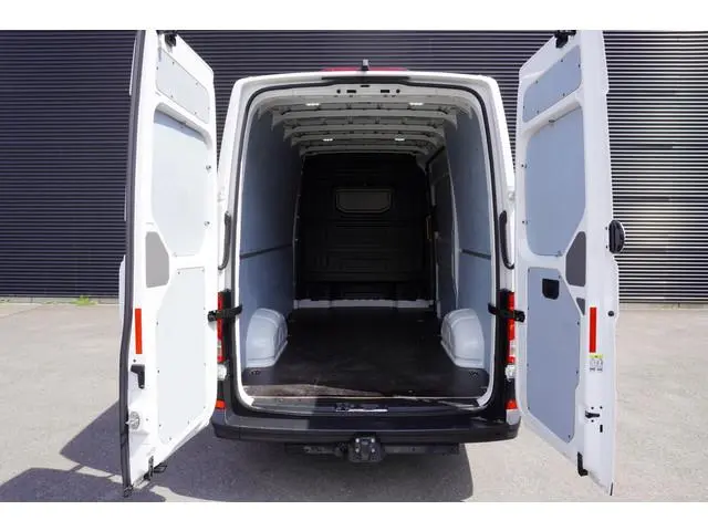 Volkswagen Crafter 140pk Camera Parkeersensoren Apple Carplay  Airco Trekhaak Cruise control