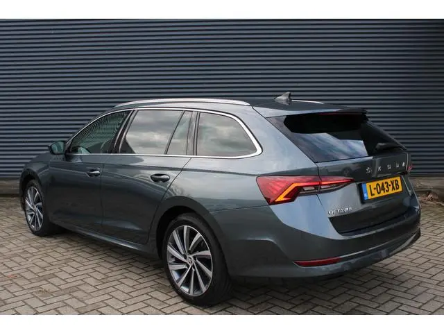 ŠKODA Octavia Combi 1.5 e-TSI Business Plus Full-Led Camera 18''LMV Navigatie