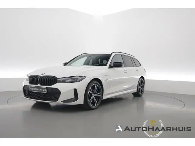 BMW 3-serie 330e M-Sport | Rijklaar! | Widescreen | ShadowLine | HUD | Dodehoek | Leder | Stuur-Stoe...