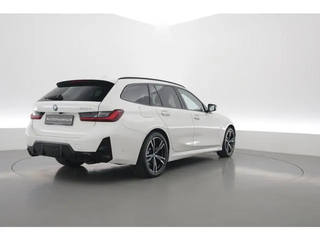 BMW 3-serie 330e M-Sport | Rijklaar! | Widescreen | ShadowLine | HUD | Dodehoek | Leder | Stuur-Stoe...