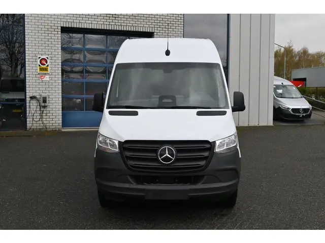 Mercedes-Benz eSprinter 320 L2H2 RWD Pro 81kWh Snellader, Navigatie, Trekhaak, Winterpakket, Etc.