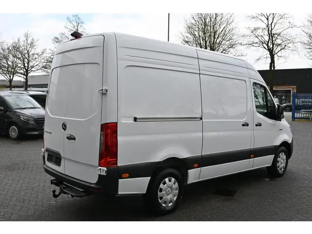 Mercedes-Benz eSprinter 320 L2H2 RWD Pro 81kWh Snellader, Navigatie, Trekhaak, Winterpakket, Etc.