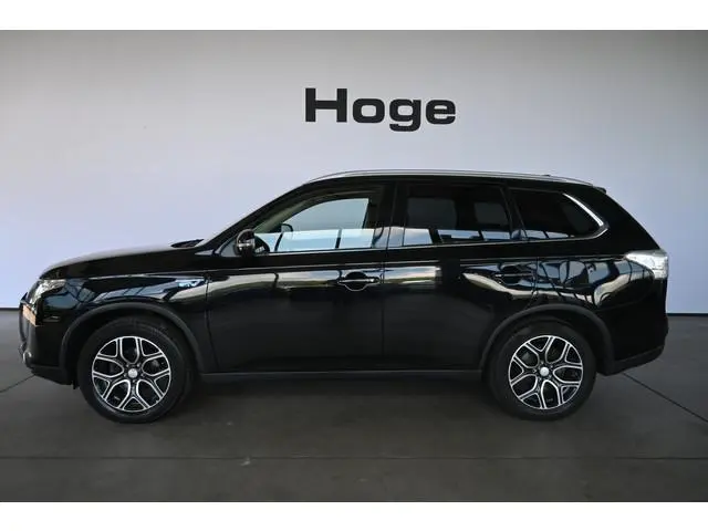 Mitsubishi Outlander 2.0 PHEV Automaat Limited Edition X-Line Navigatie Leder Trekhaak Schuifdak Rij...