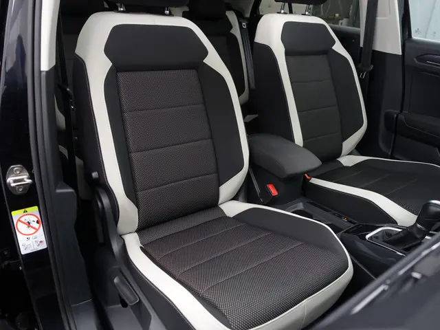 Volkswagen T-Roc 1.5 TSI R-line+ Aut- Panodak, Sport Interieur, Ada Cruise, Xenon Led, Virtual Cockp...