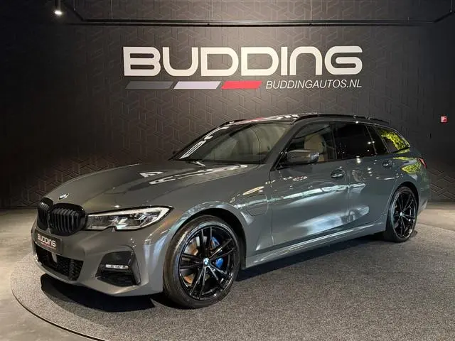 BMW 3-serie Touring 330e xDrive High Exe | M-sport | Dravitgrau | Pano | Trekhaak | Memory