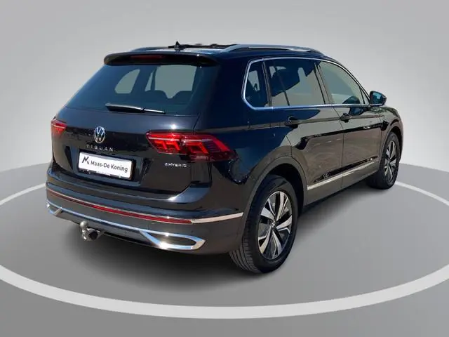 Volkswagen Tiguan 1.4TSIeHybrid/150PK R-Line Business+ · Panoramadak · Leder · Trekhaak · Camera · A...