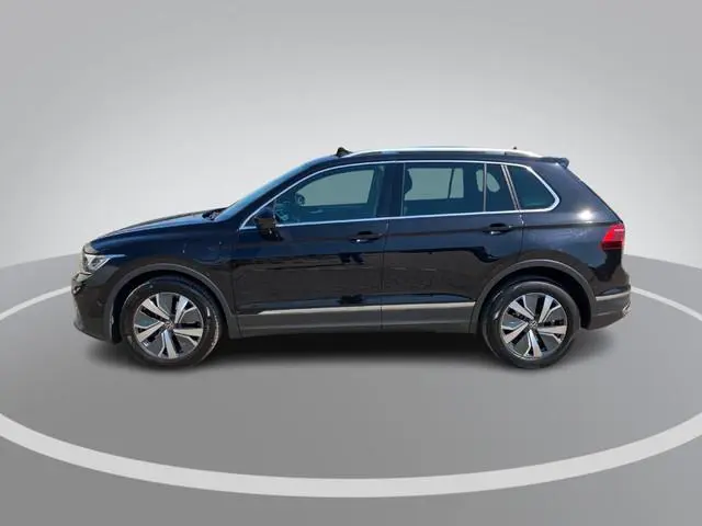 Volkswagen Tiguan 1.4TSIeHybrid/150PK R-Line Business+ · Panoramadak · Leder · Trekhaak · Camera · A...