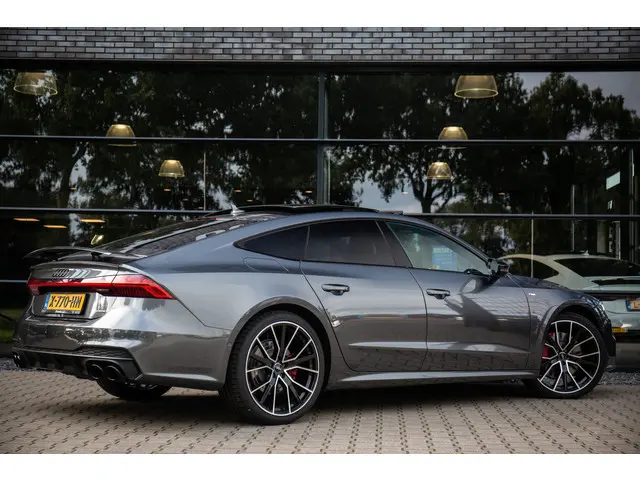Audi A7 Sportback 55 TFSI e quattro Competition , Panoramadak, Head-up Display, S7 Diffuser, RS-Zete...